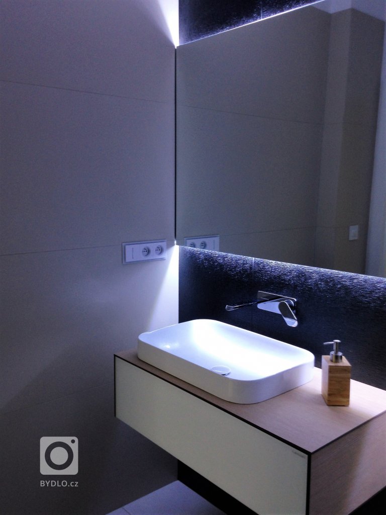 add picture to album