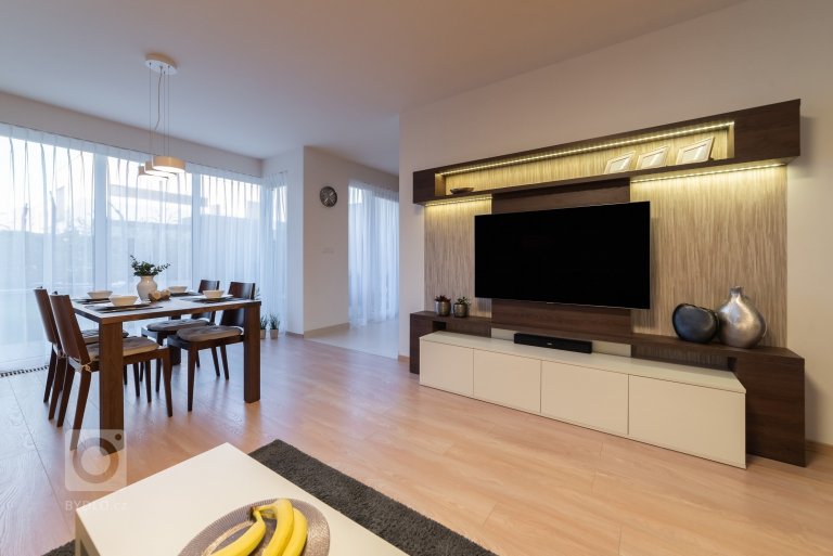 add picture to album