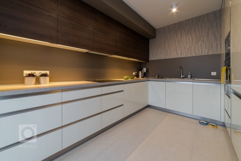 add picture to album