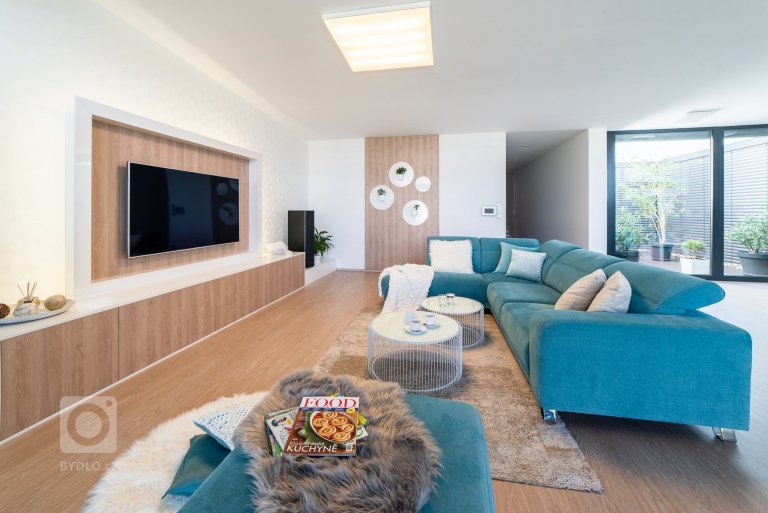 add picture to album