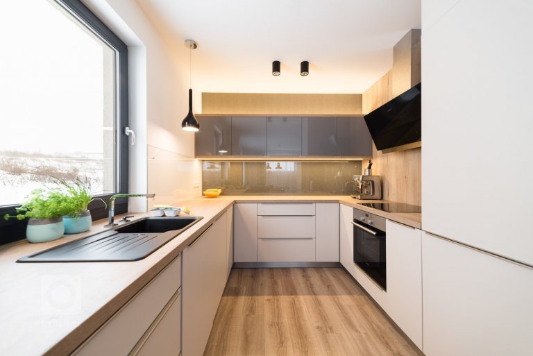 add picture to album