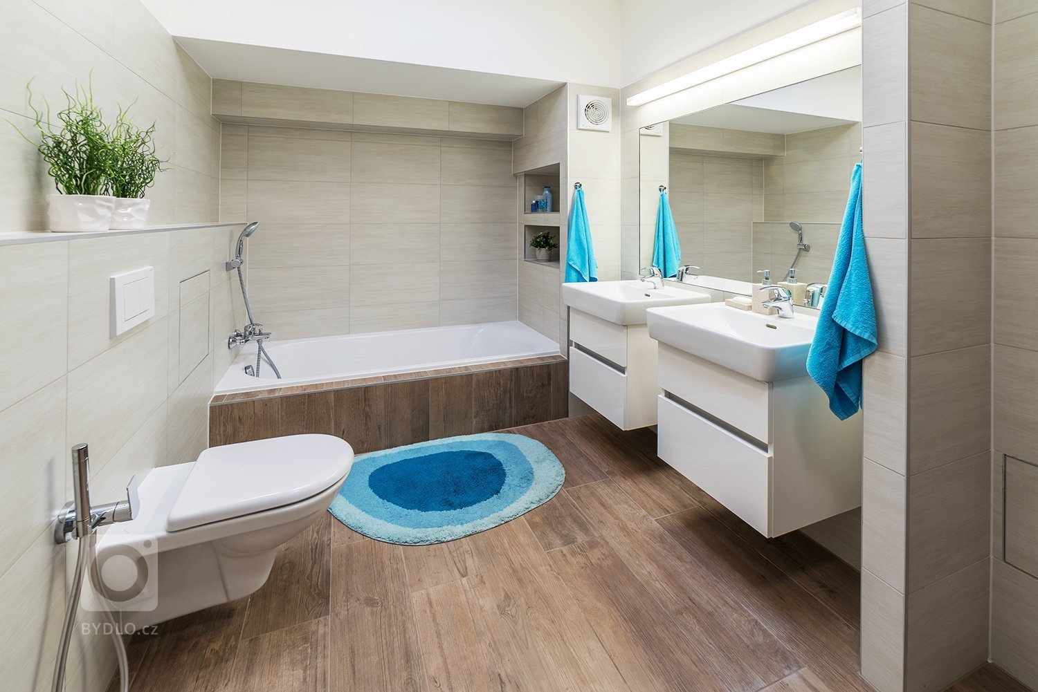 Novostavba jednopodlažního rodinného domu se nachází kousek od centra Brna a je ukrytá v atriu nového bytového domu. Poskytuje&nbsp;tedy dostatek soukromí a…