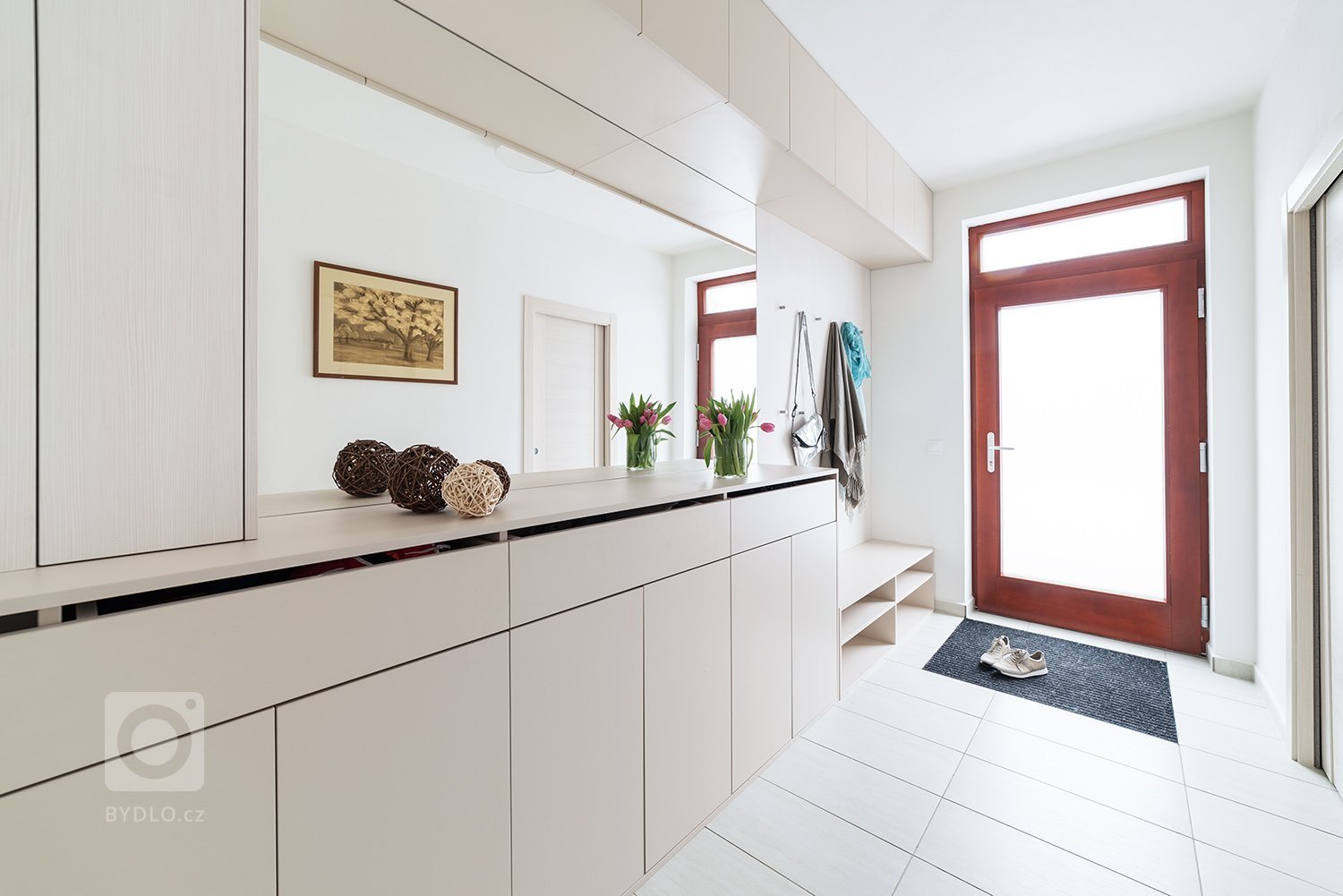 Novostavba jednopodlažního rodinného domu se nachází kousek od centra Brna a je ukrytá v atriu nového bytového domu. Poskytuje&nbsp;tedy dostatek soukromí a…