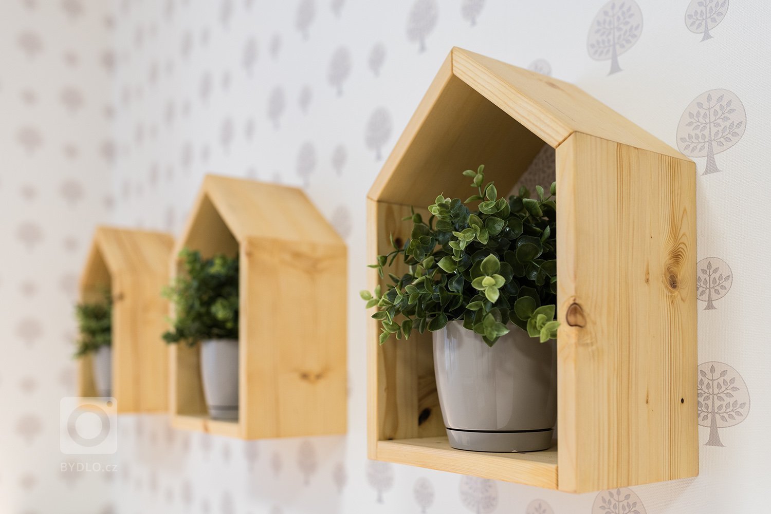 Novostavba jednopodlažního rodinného domu se nachází kousek od centra Brna a je ukrytá v atriu nového bytového domu. Poskytuje&nbsp;tedy dostatek soukromí a…