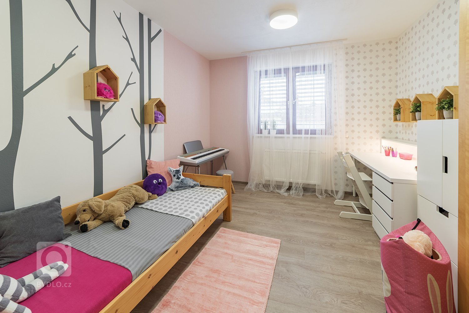 Novostavba jednopodlažního rodinného domu se nachází kousek od centra Brna a je ukrytá v atriu nového bytového domu. Poskytuje&nbsp;tedy dostatek soukromí a…