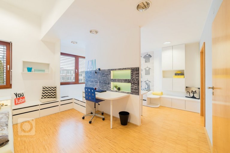 add picture to album