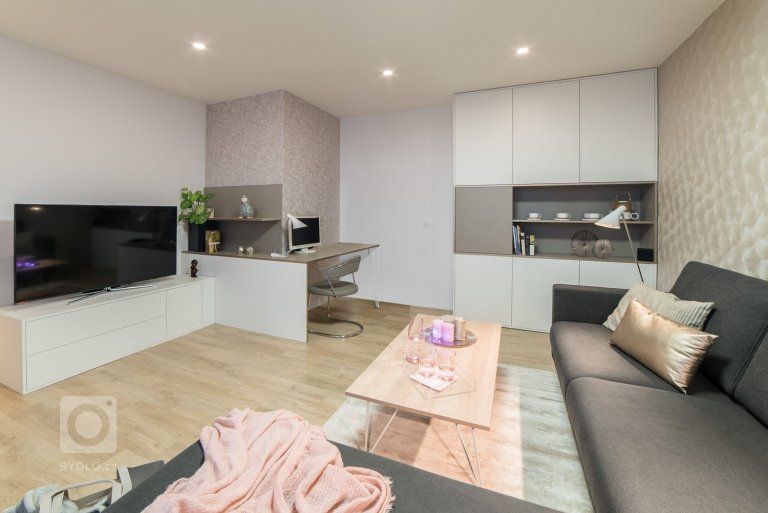 add picture to album