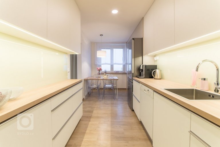 add picture to album