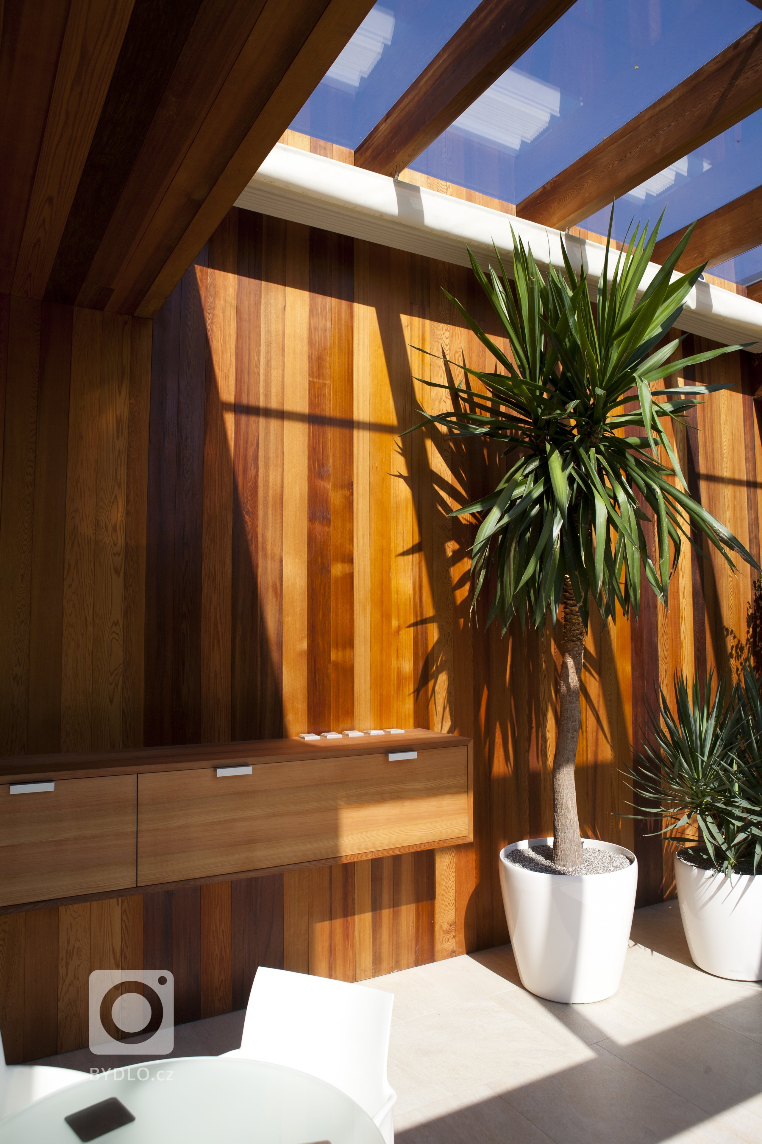 Autor: Jindřich Starý

Stavba oranžerie vznikla na objednávku manželského páru, jako součást velké, parkově upravené zahrady, která byla založena ve 30.…