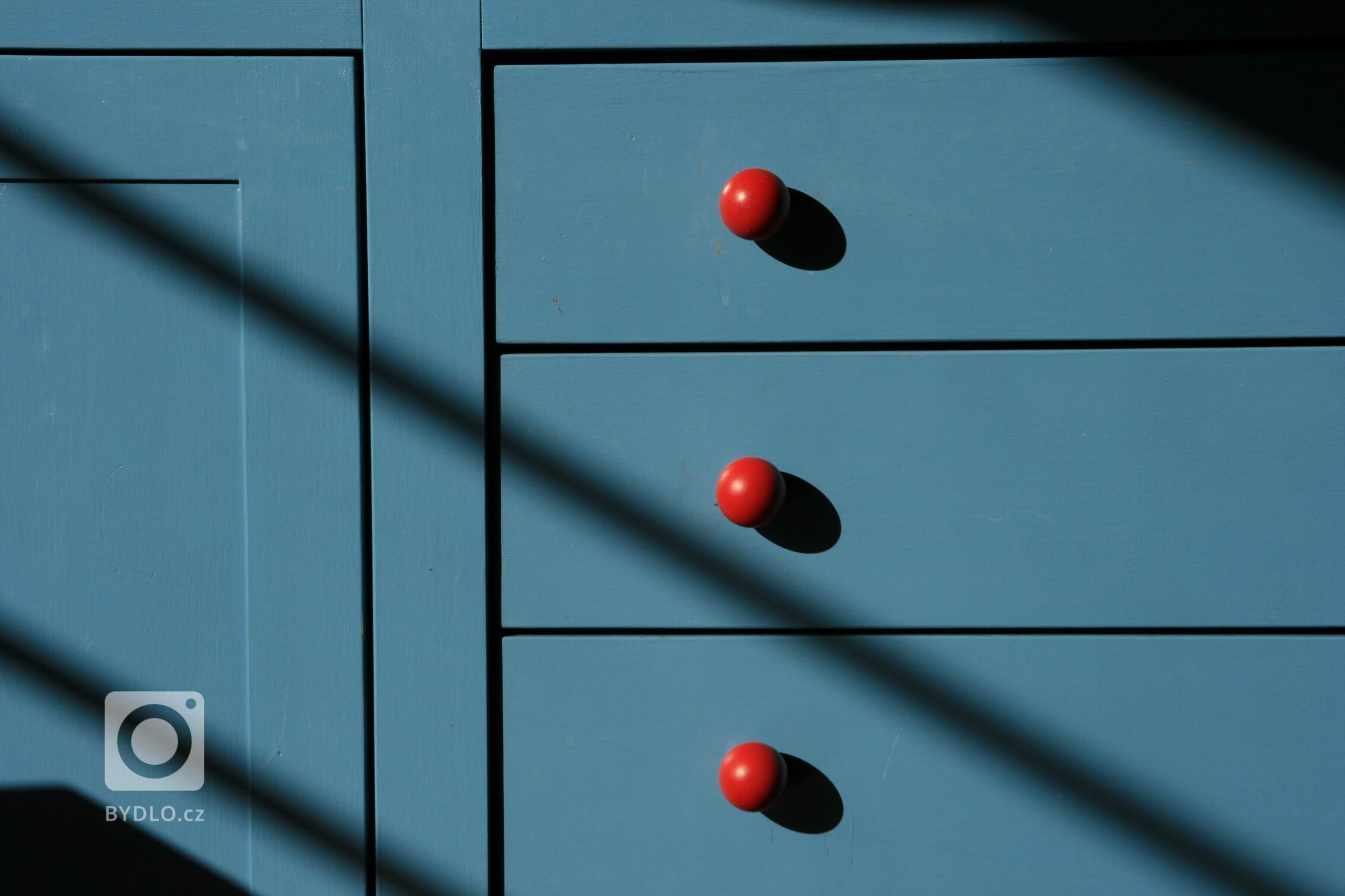 Autor: Michal Schwarz

Prosklená přístavba k trampskému srubu z První republiky.
