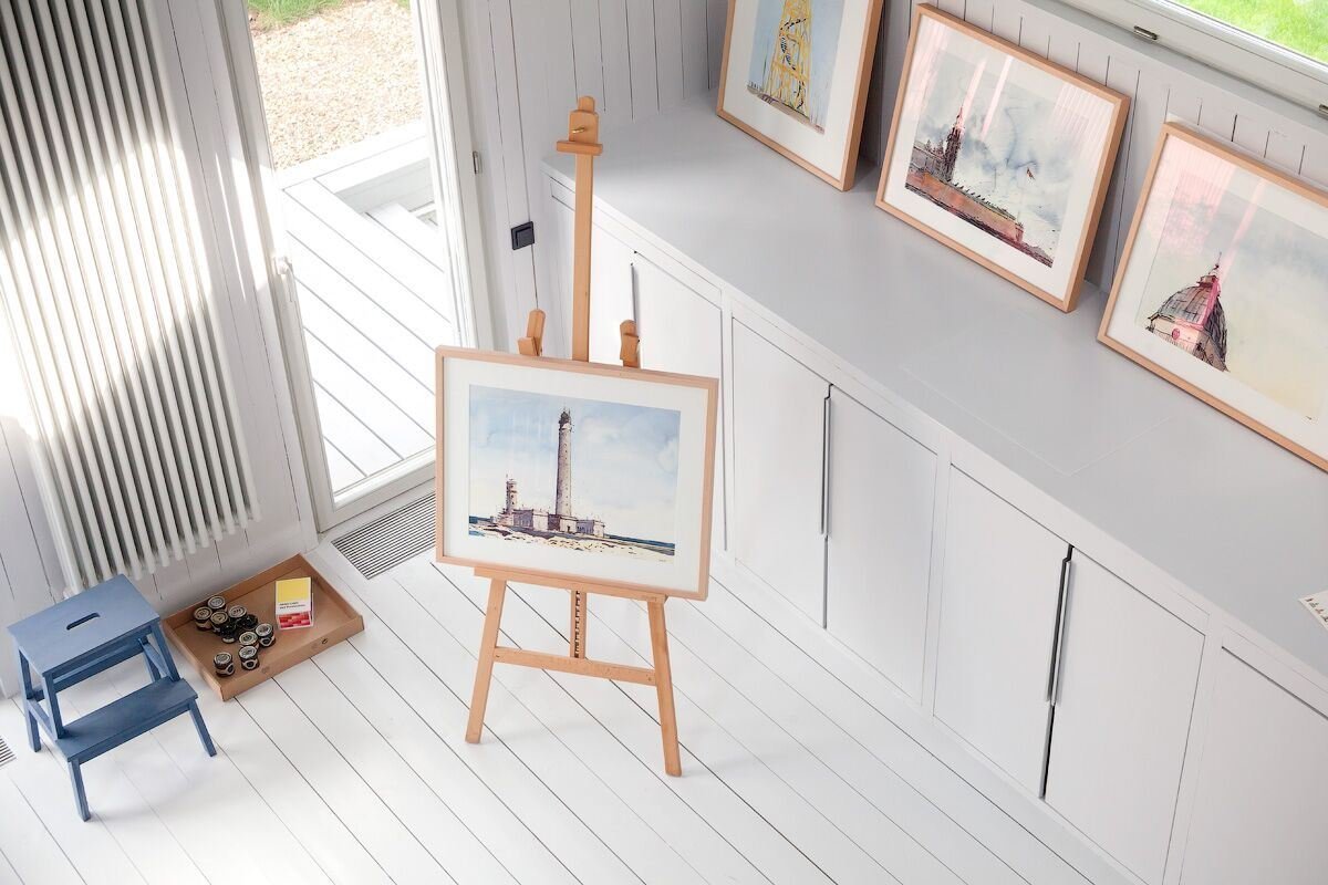 Architekt postavil jednoduchou dřevostavbu pro svou rodinu