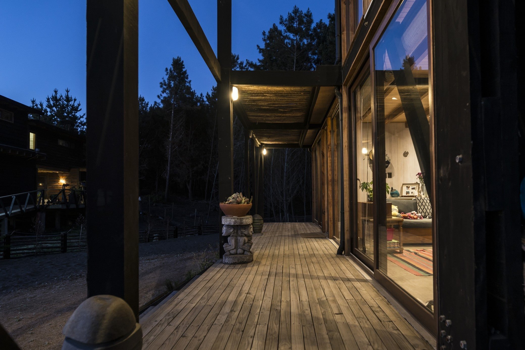 Atraktivní bydlení v modulárním domě s výhledem na vodní hladinu