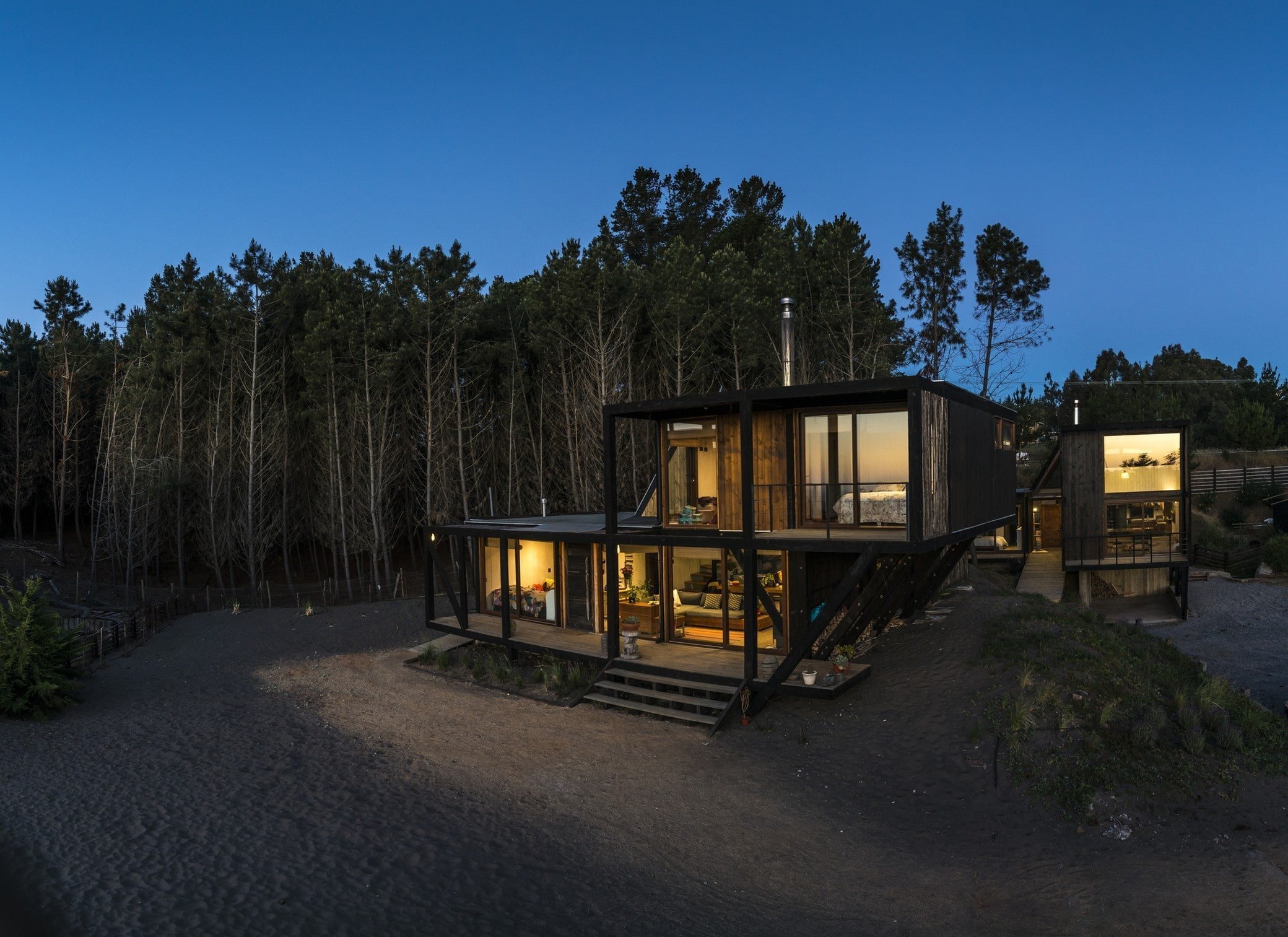 Atraktivní bydlení v modulárním domě s výhledem na vodní hladinu