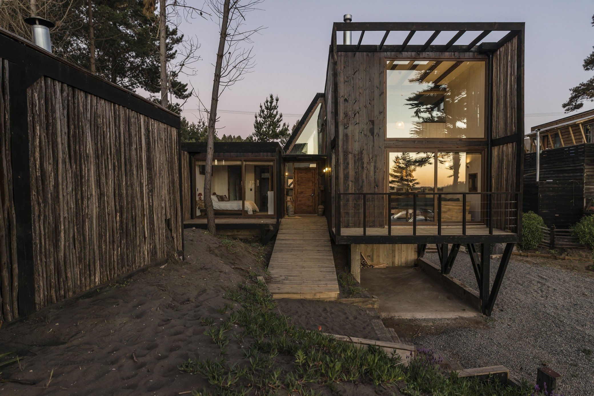 Atraktivní bydlení v modulárním domě s výhledem na vodní hladinu