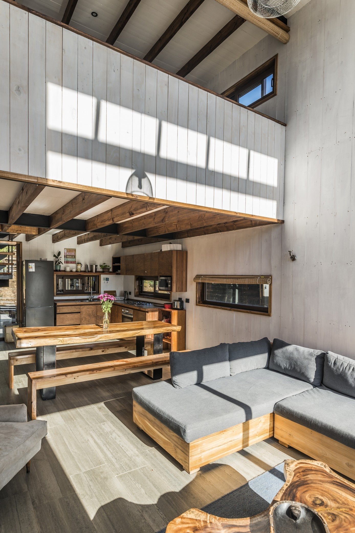 Atraktivní bydlení v modulárním domě s výhledem na vodní hladinu