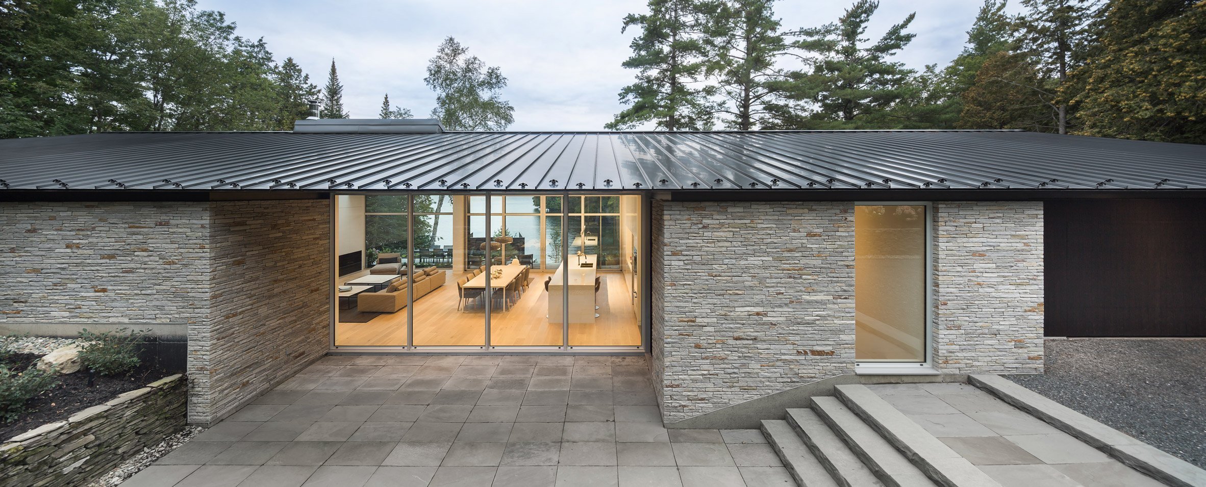 Bungalov ze dřeva a kamene