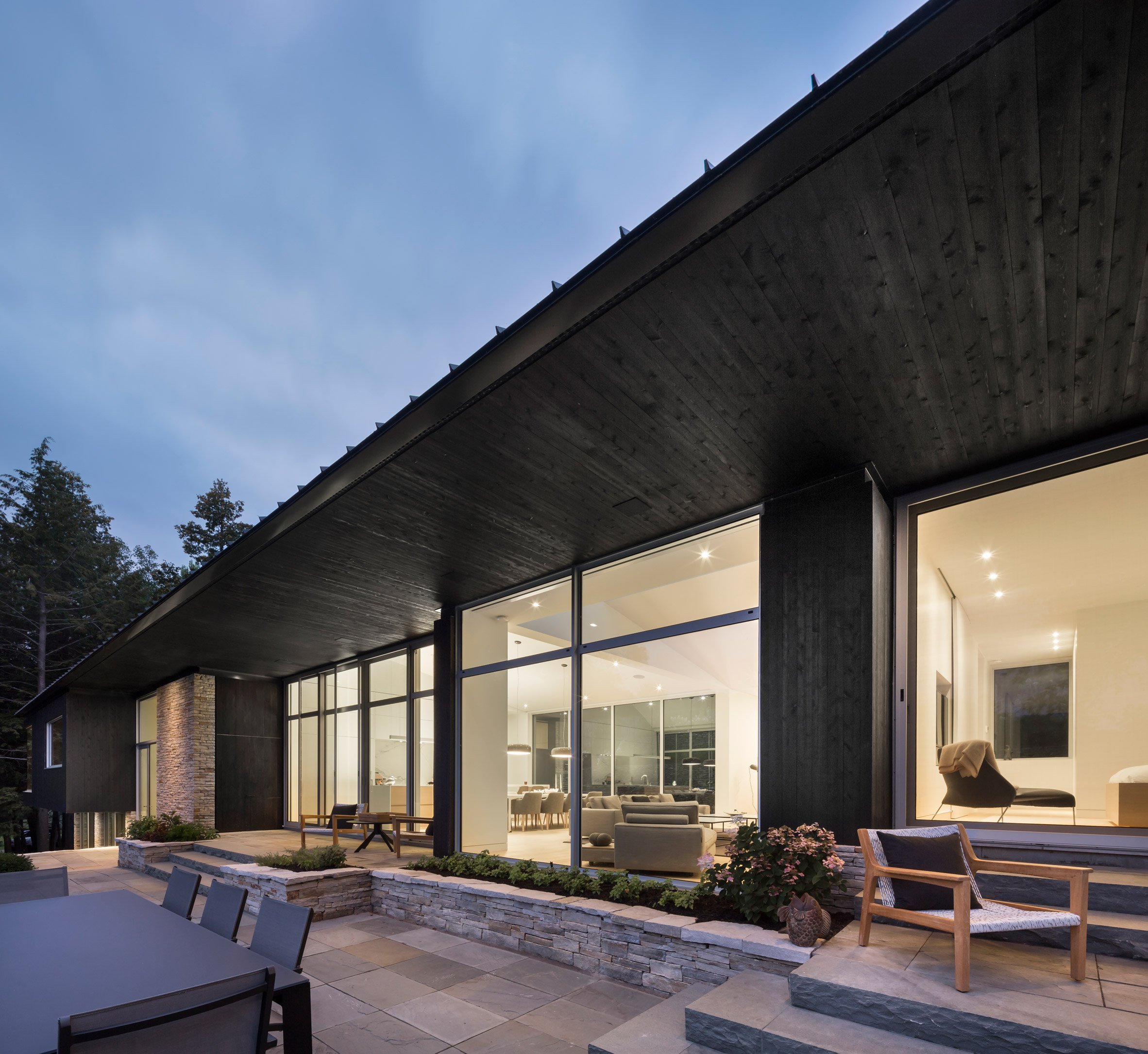 Bungalov ze dřeva a kamene