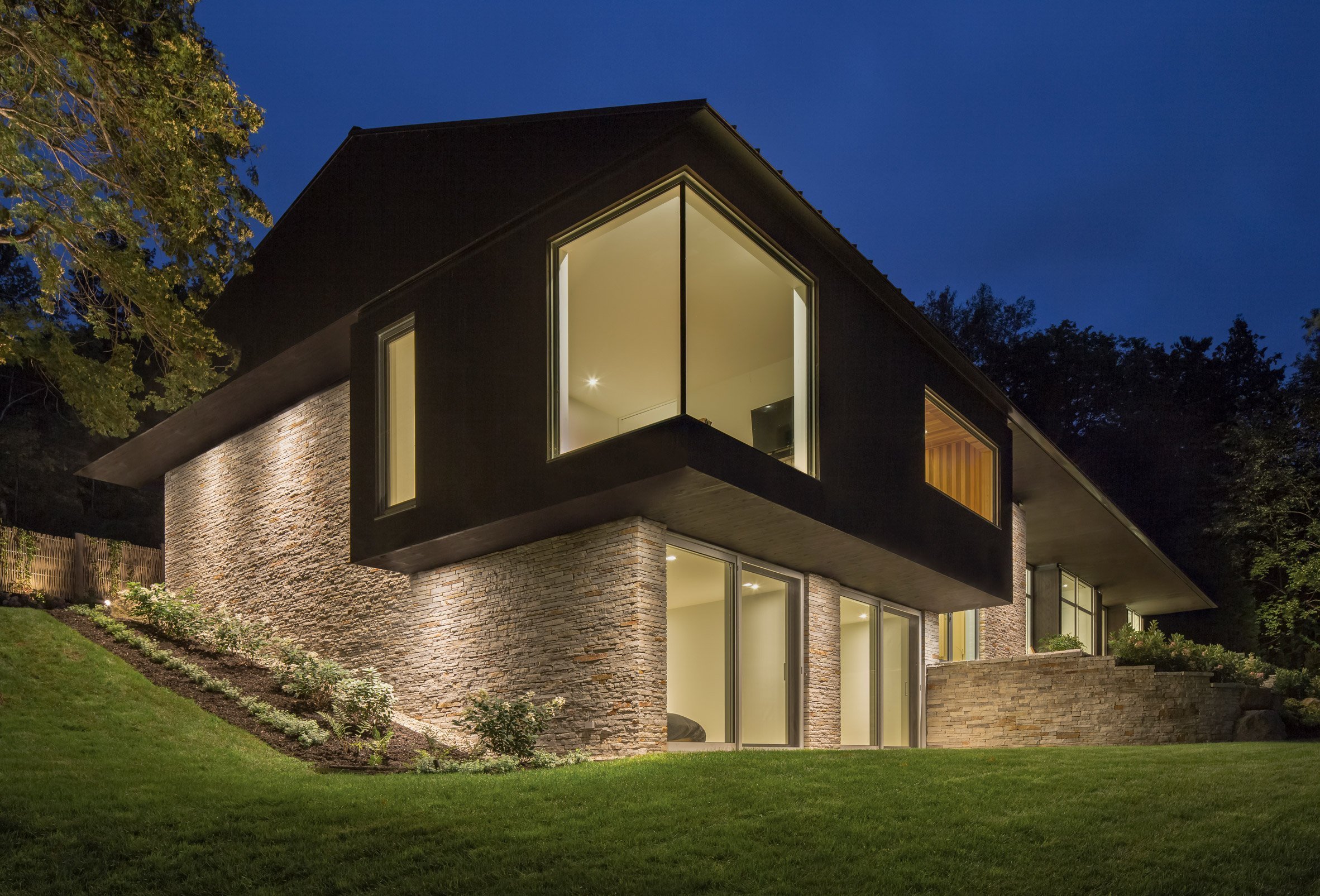 Bungalov ze dřeva a kamene