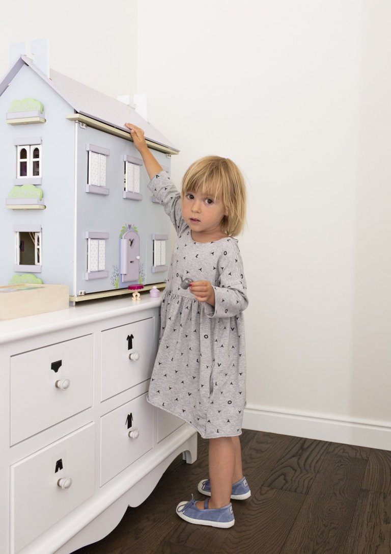 Byt v činžovním domě s atmosférou starého Londýna