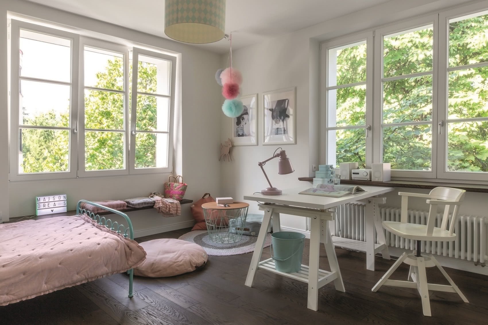 Byt v činžovním domě s atmosférou starého Londýna