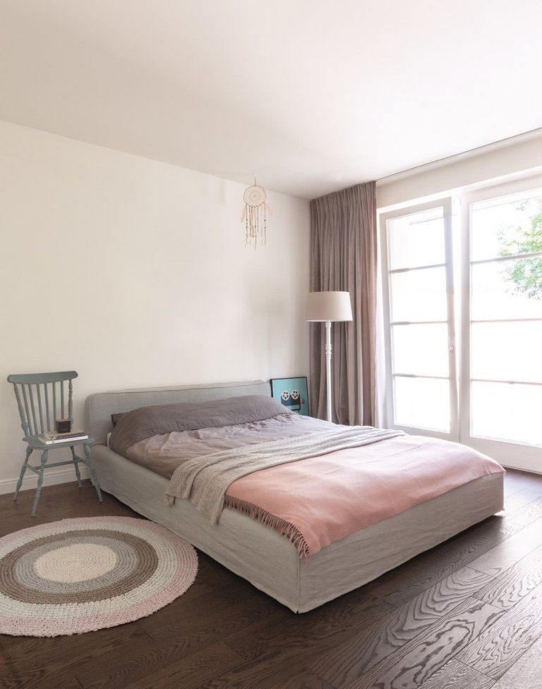 Byt v činžovním domě s atmosférou starého Londýna