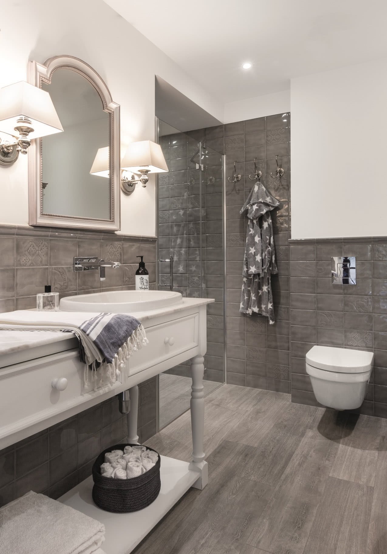 Byt v činžovním domě s atmosférou starého Londýna