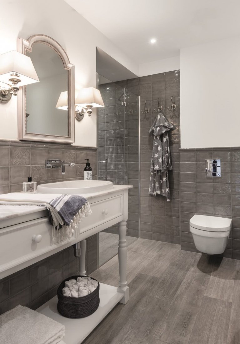 Byt v činžovním domě s atmosférou starého Londýna