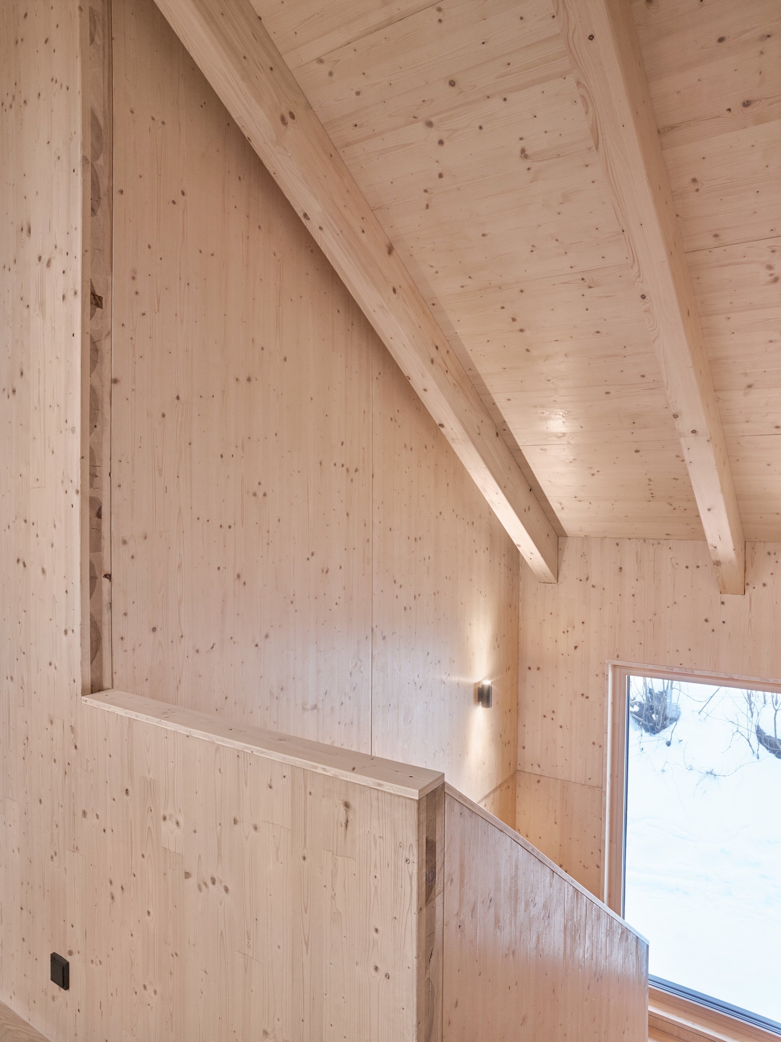 Chata ze smrkových CLT panelů