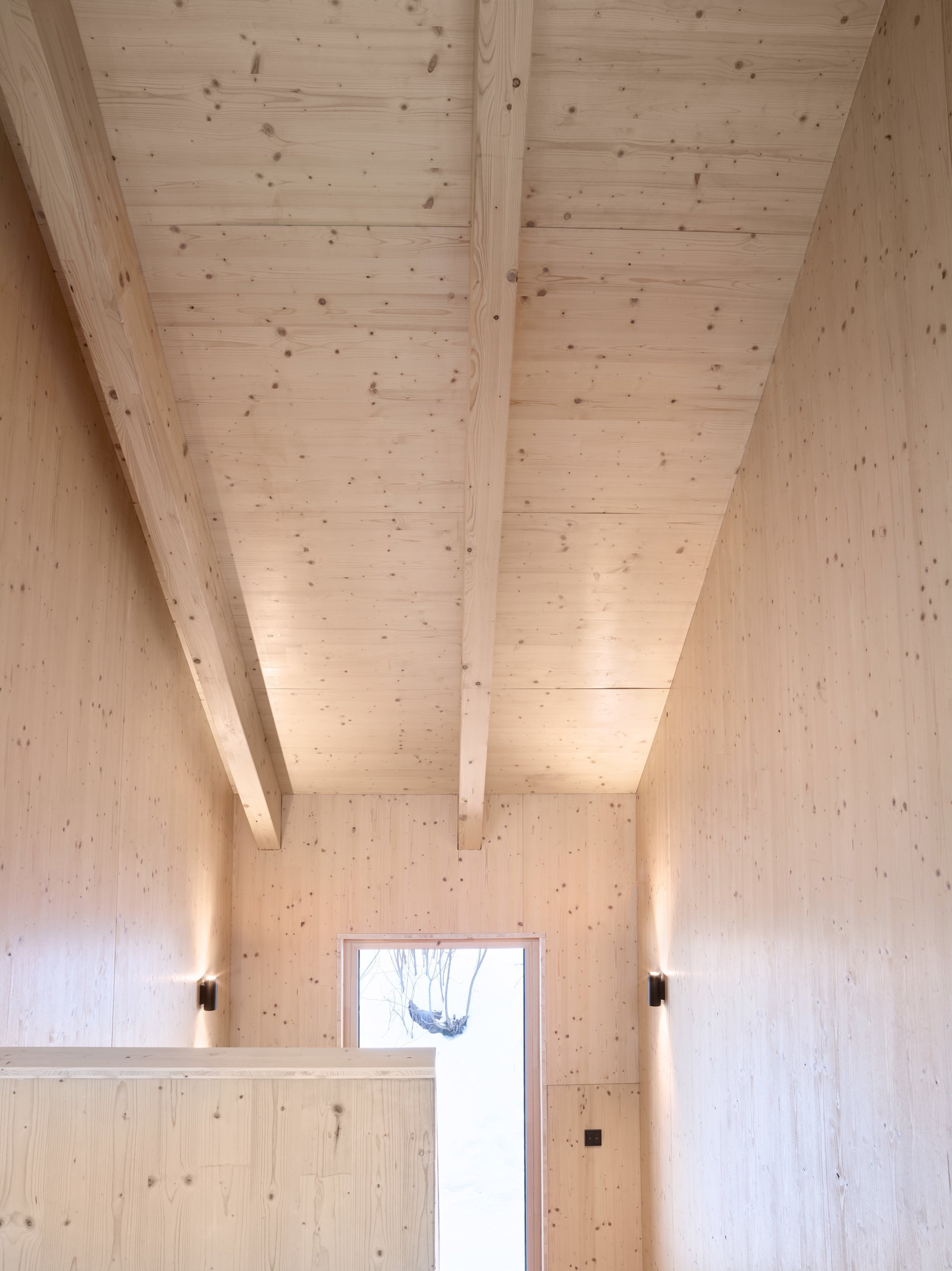 Chata ze smrkových CLT panelů