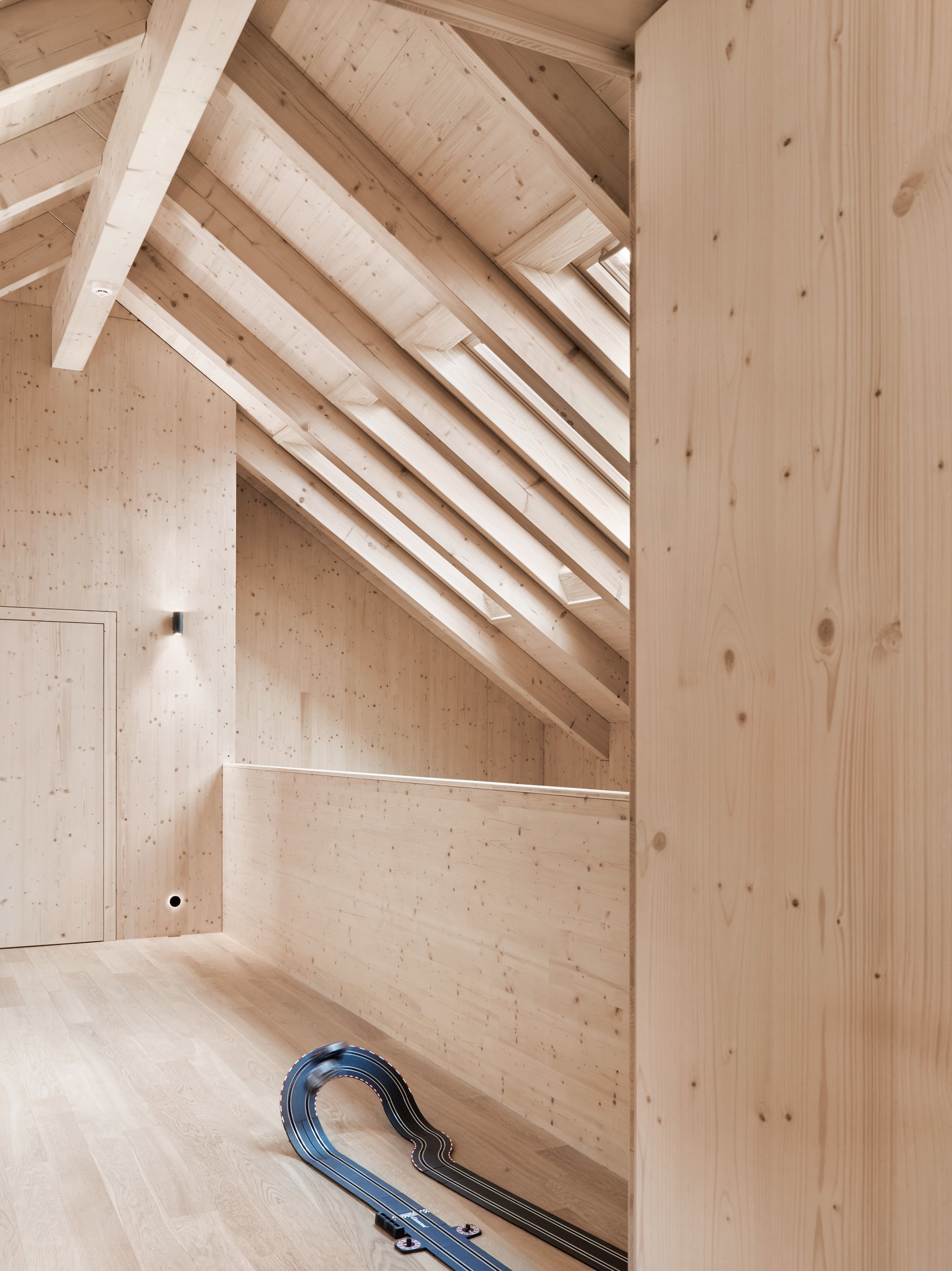 Chata ze smrkových CLT panelů