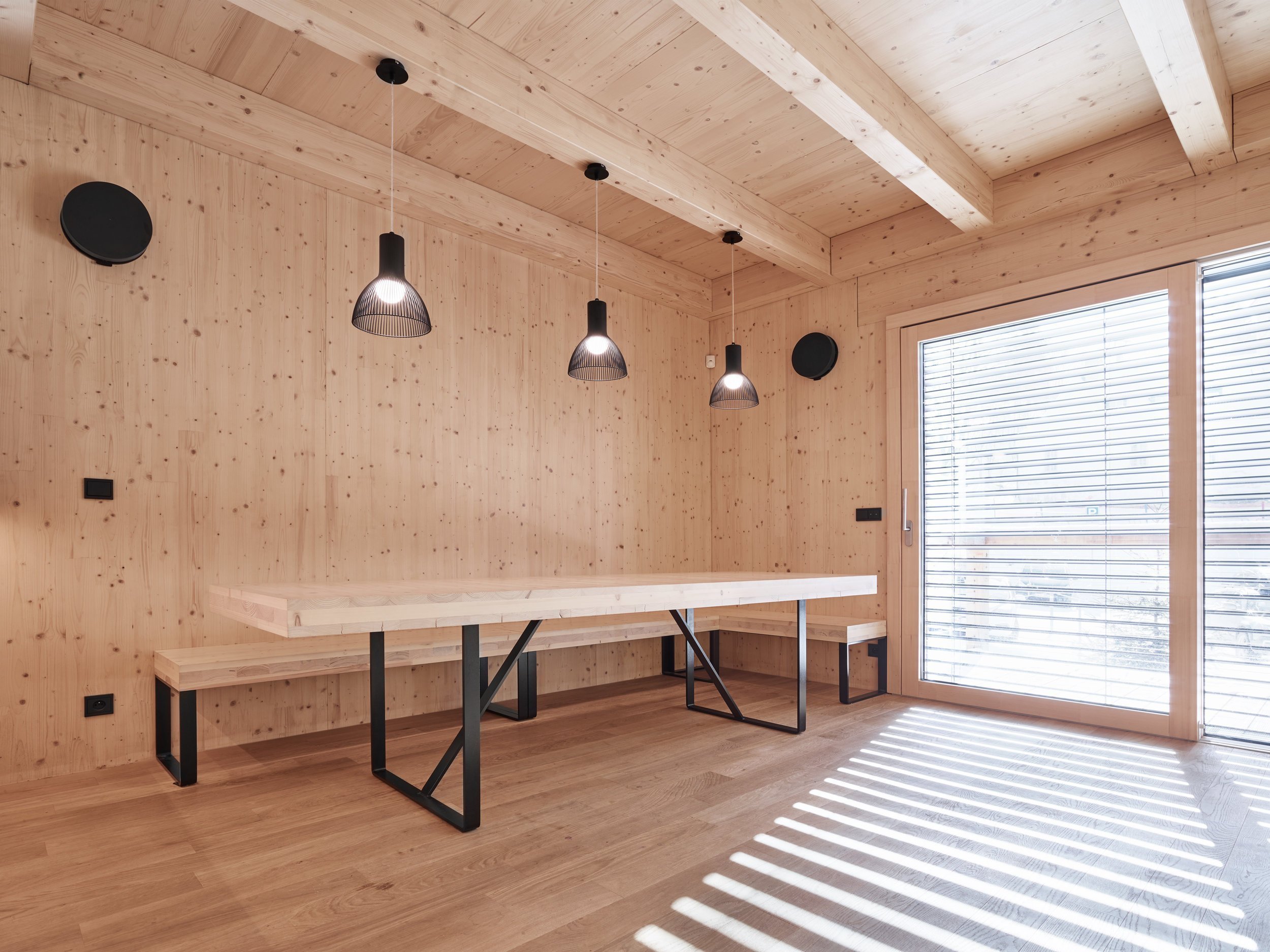 Chata ze smrkových CLT panelů