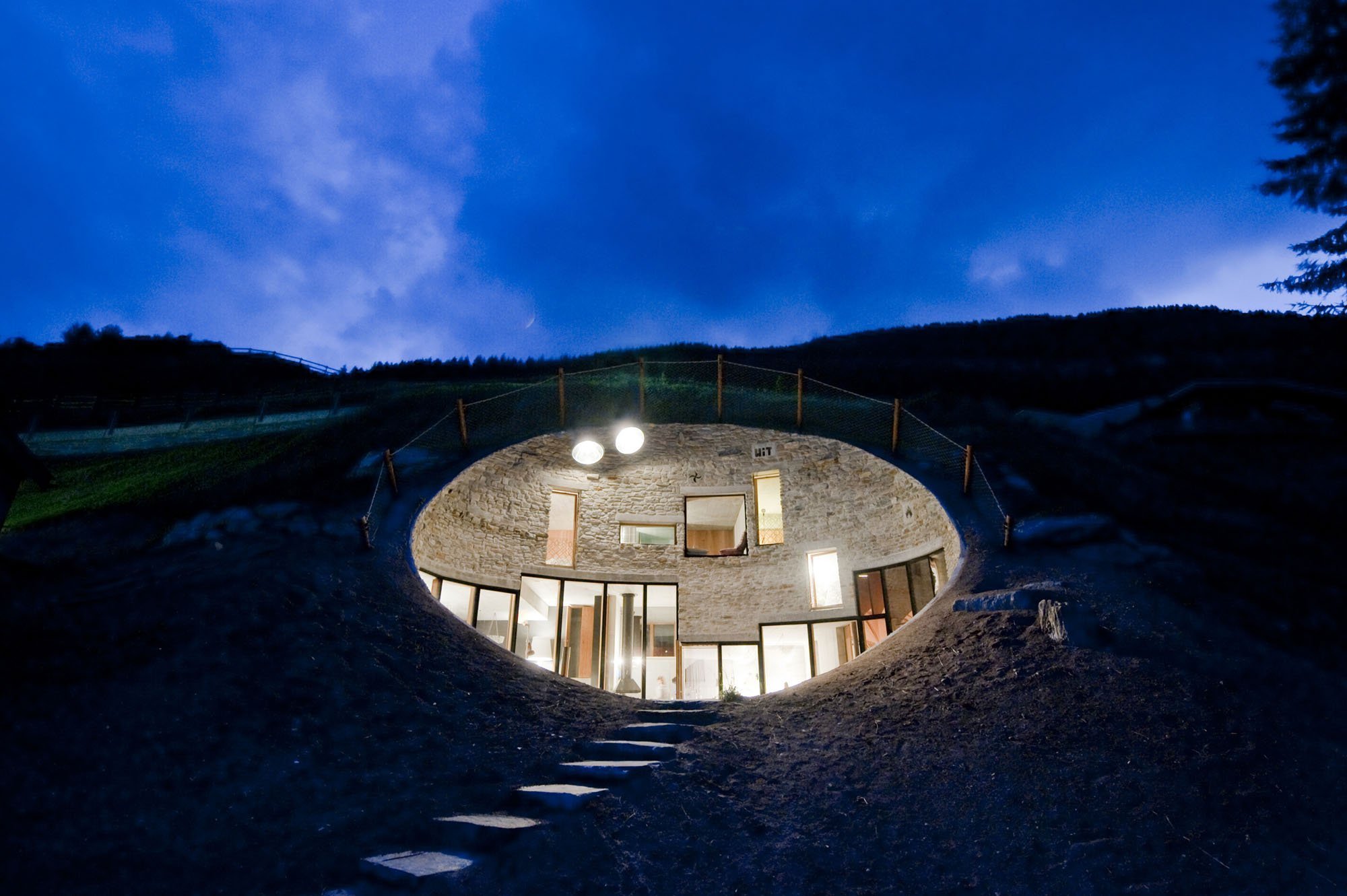 Dům pod zemí? Ano pojďte nakouknout!