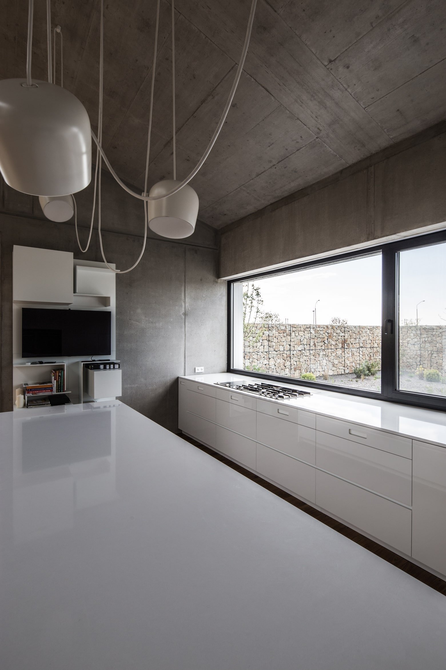 Dům s interiérem z betonu