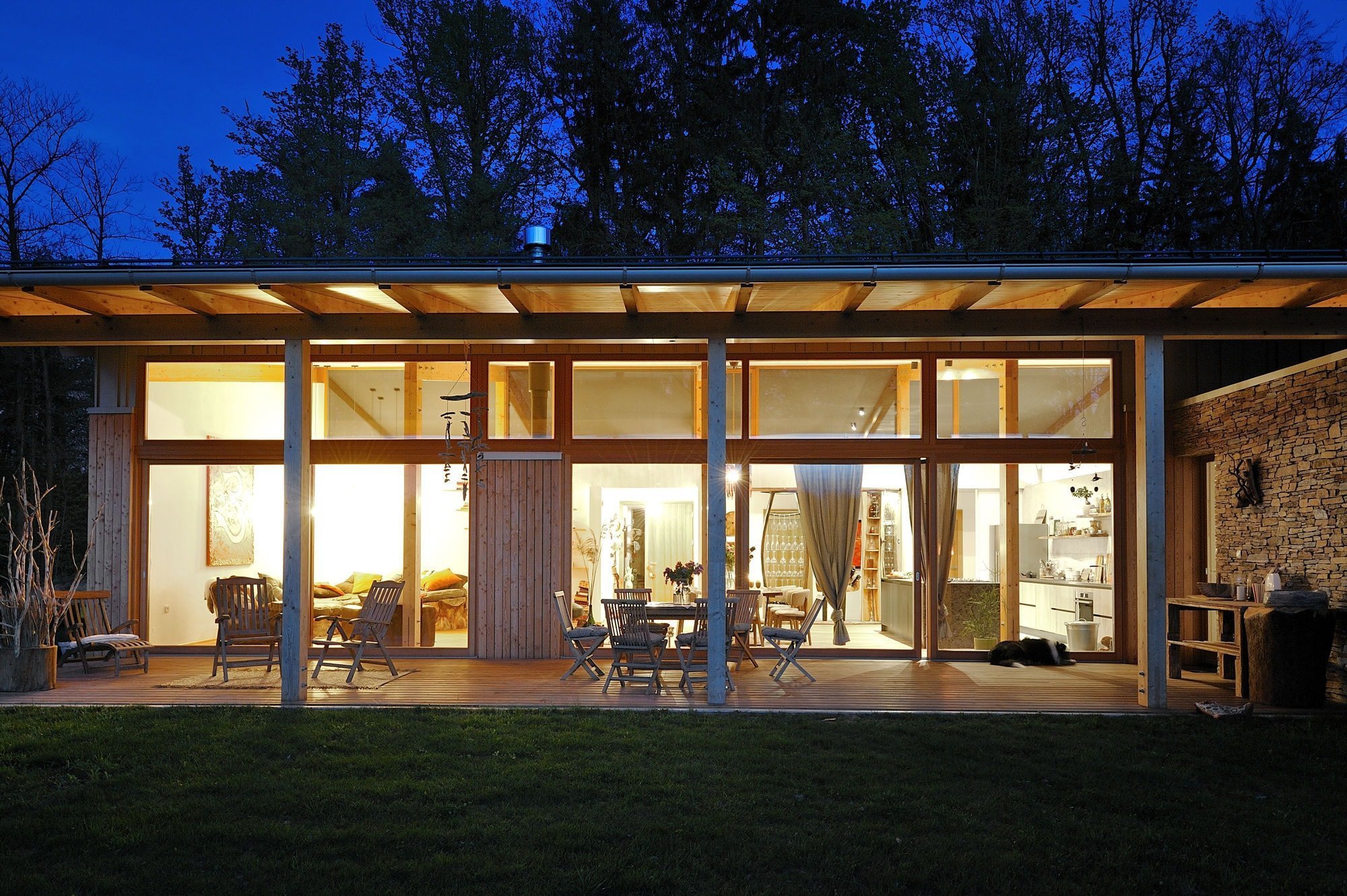 Dům stojící v blízkosti lesa