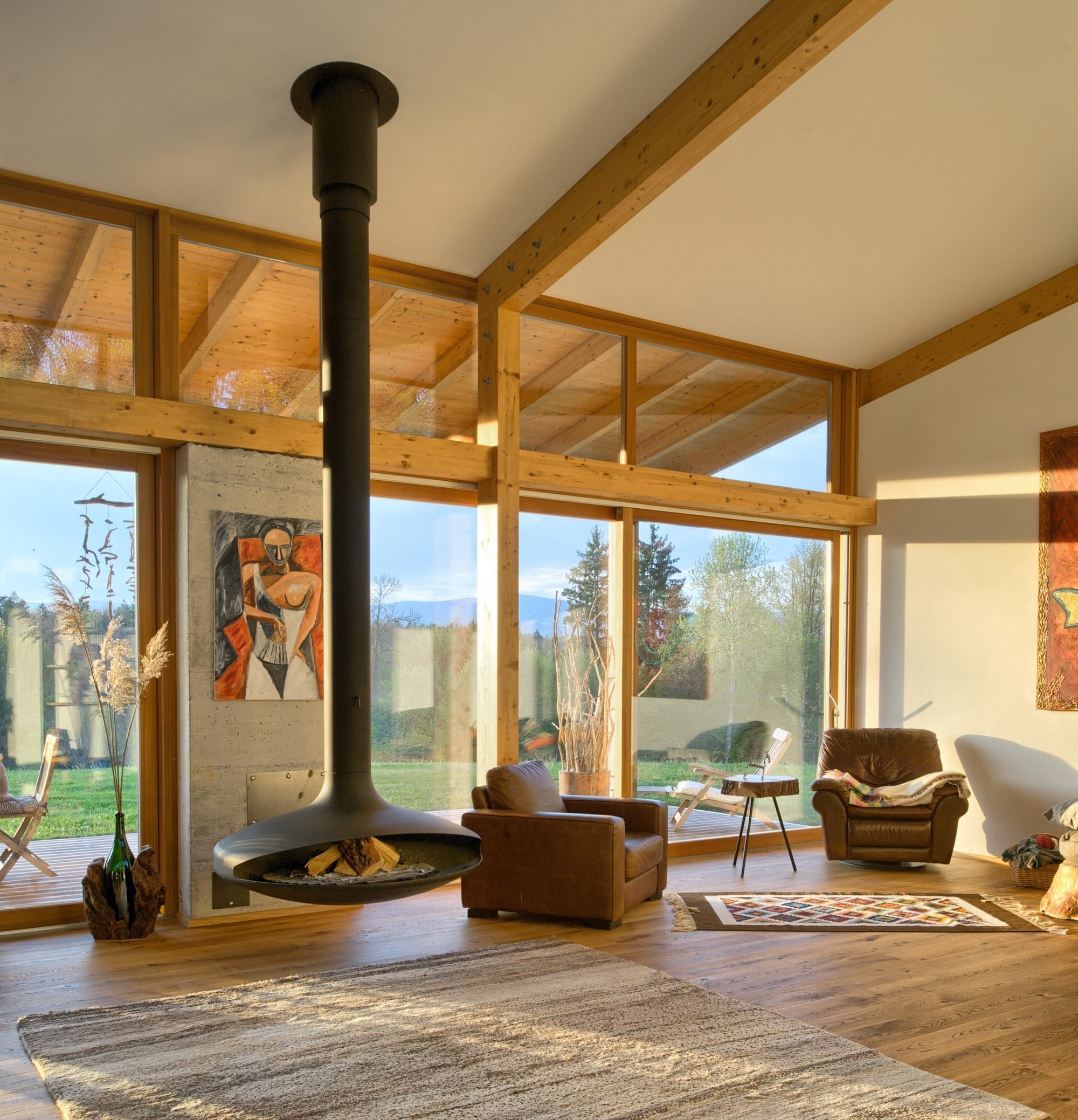 Dům stojící v blízkosti lesa