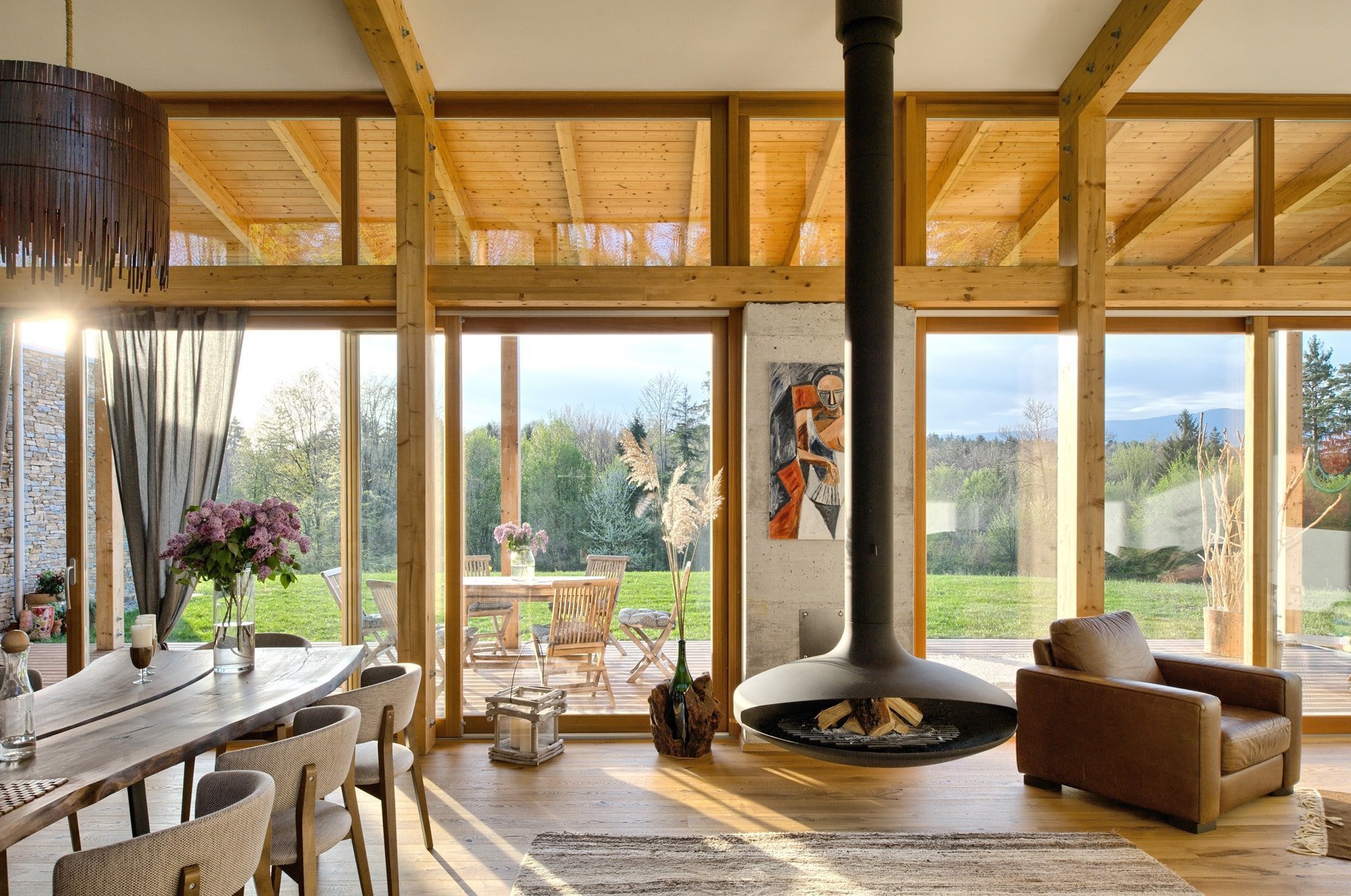 Dům stojící v blízkosti lesa