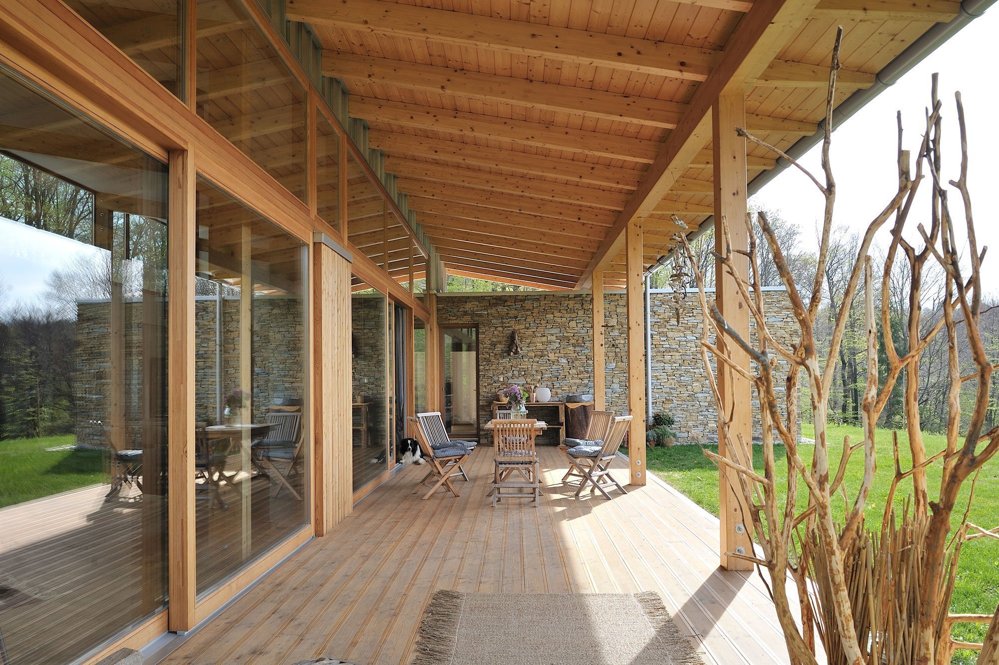 Dům stojící v blízkosti lesa