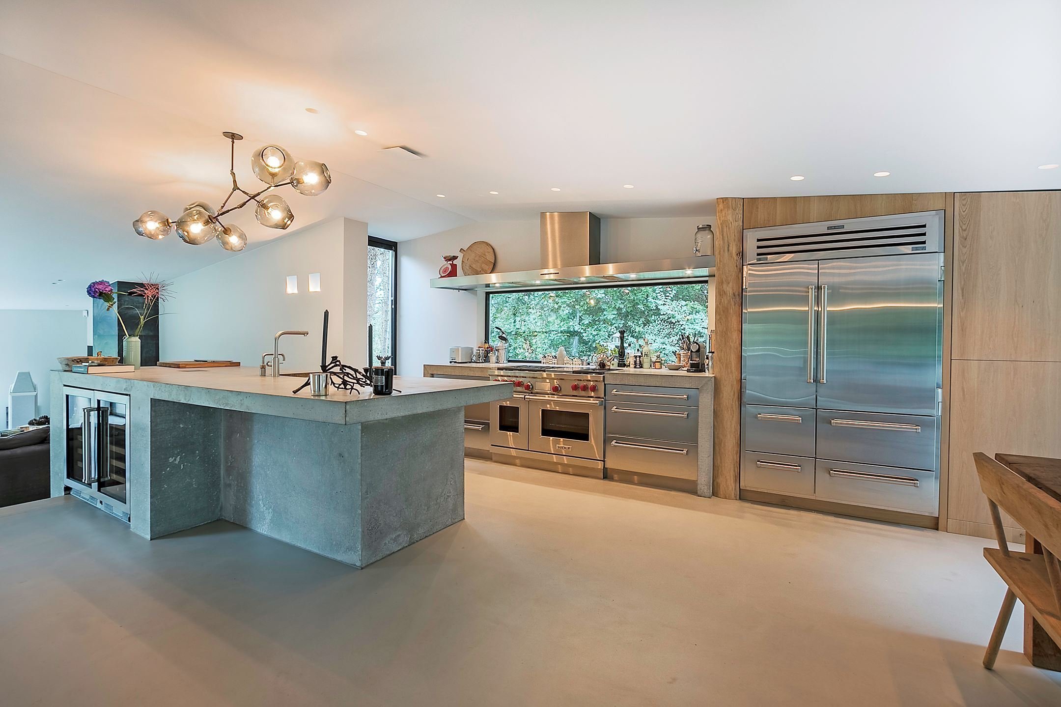 Dům obklopený lesem