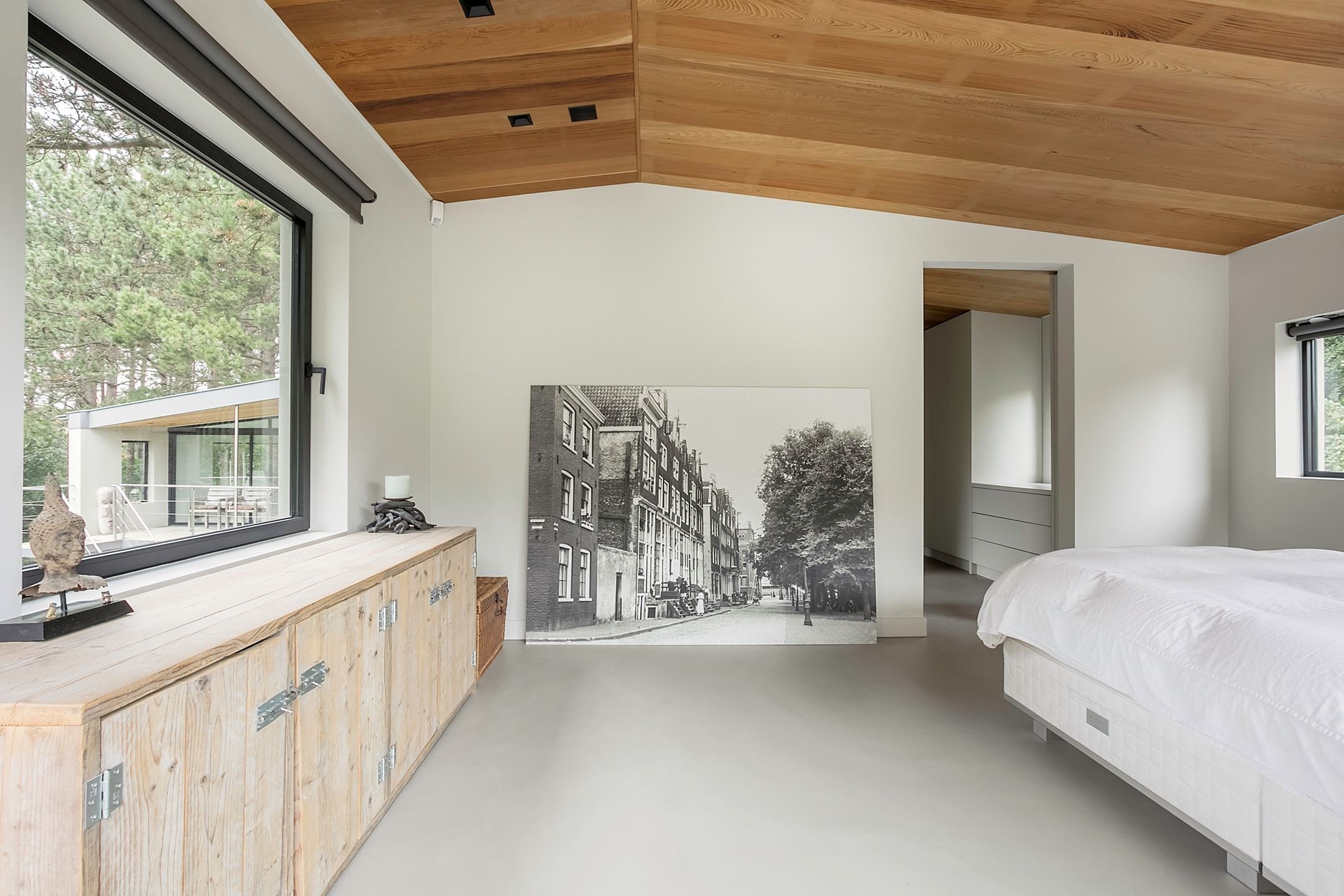 Dům obklopený lesem