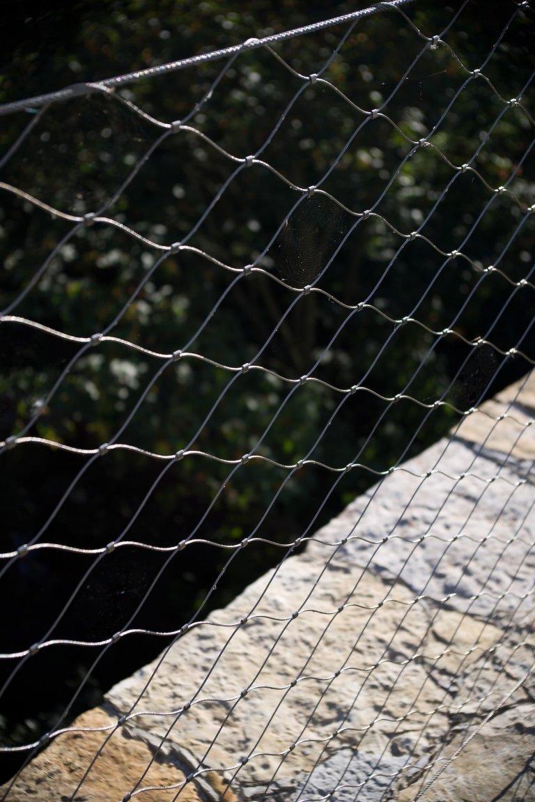 Funkcionalistická vila na skále