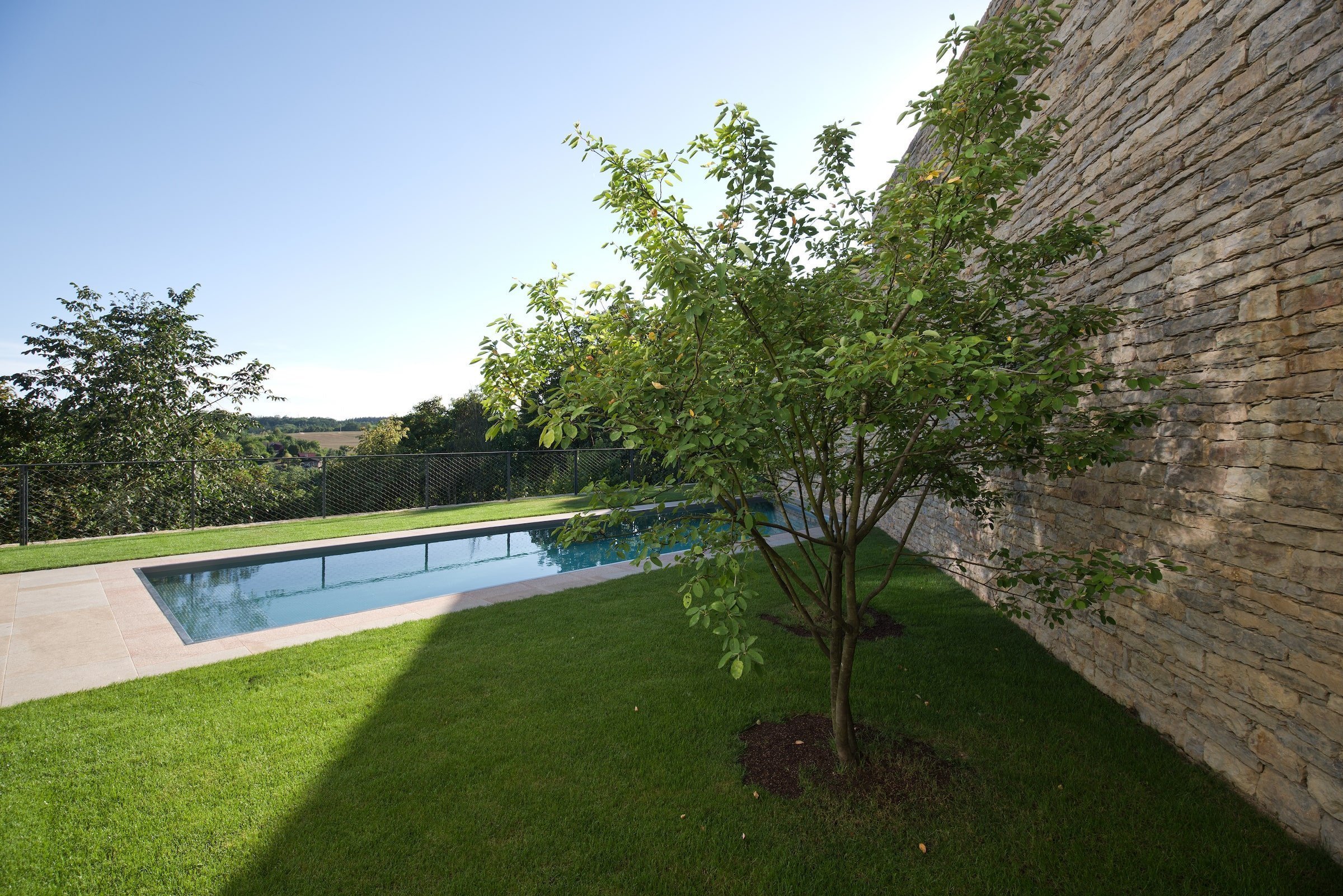 Funkcionalistická vila na skále