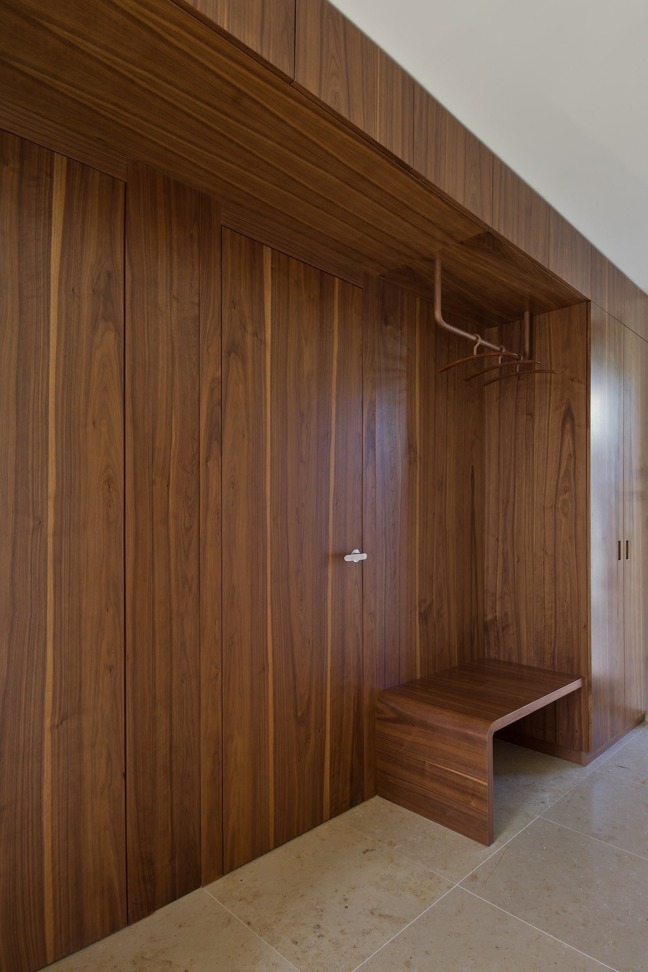 Funkcionalistická vila na skále