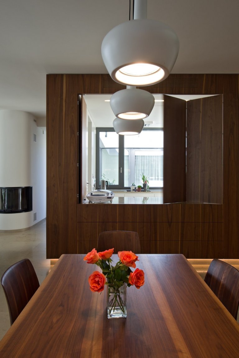 Funkcionalistická vila na skále