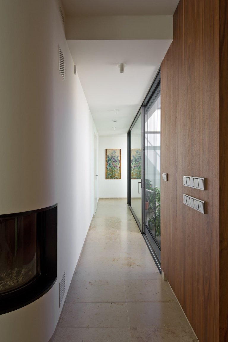 Funkcionalistická vila na skále