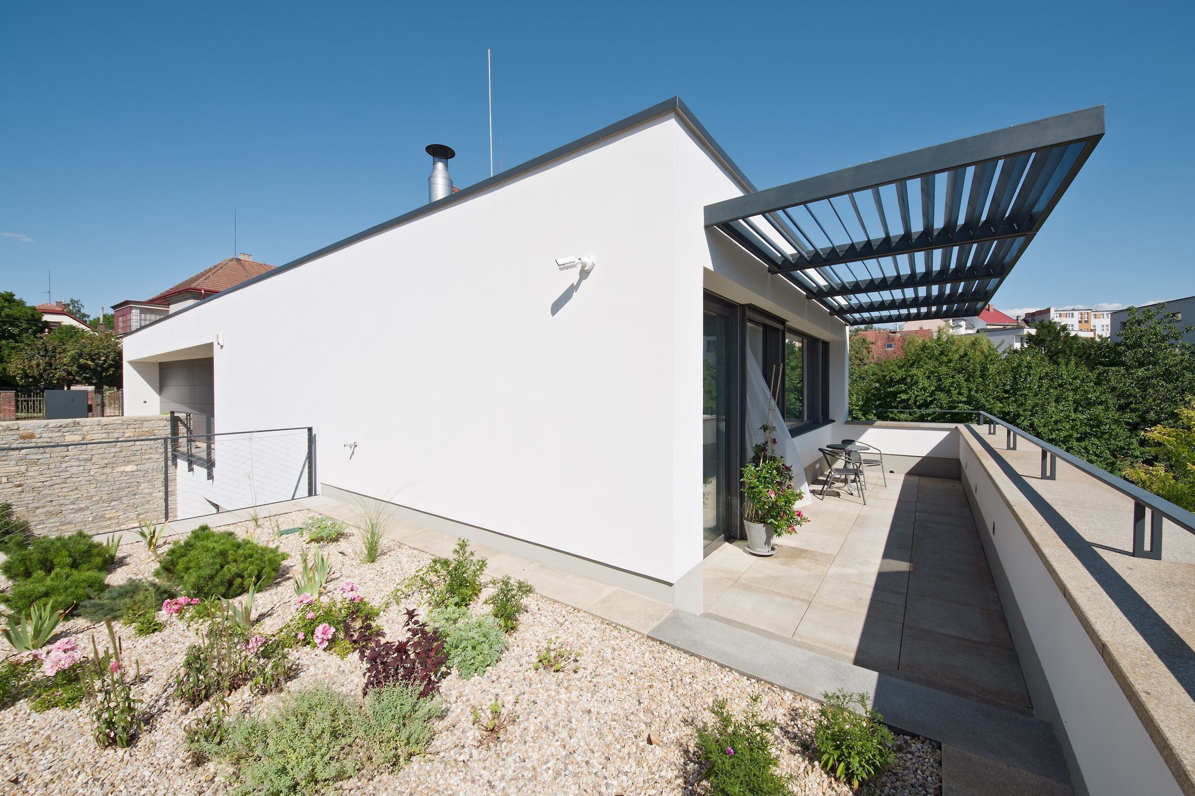 Funkcionalistická vila na skále