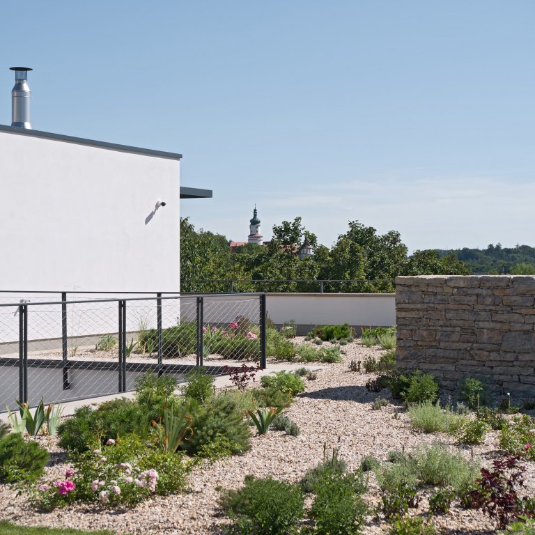 Funkcionalistická vila na skále