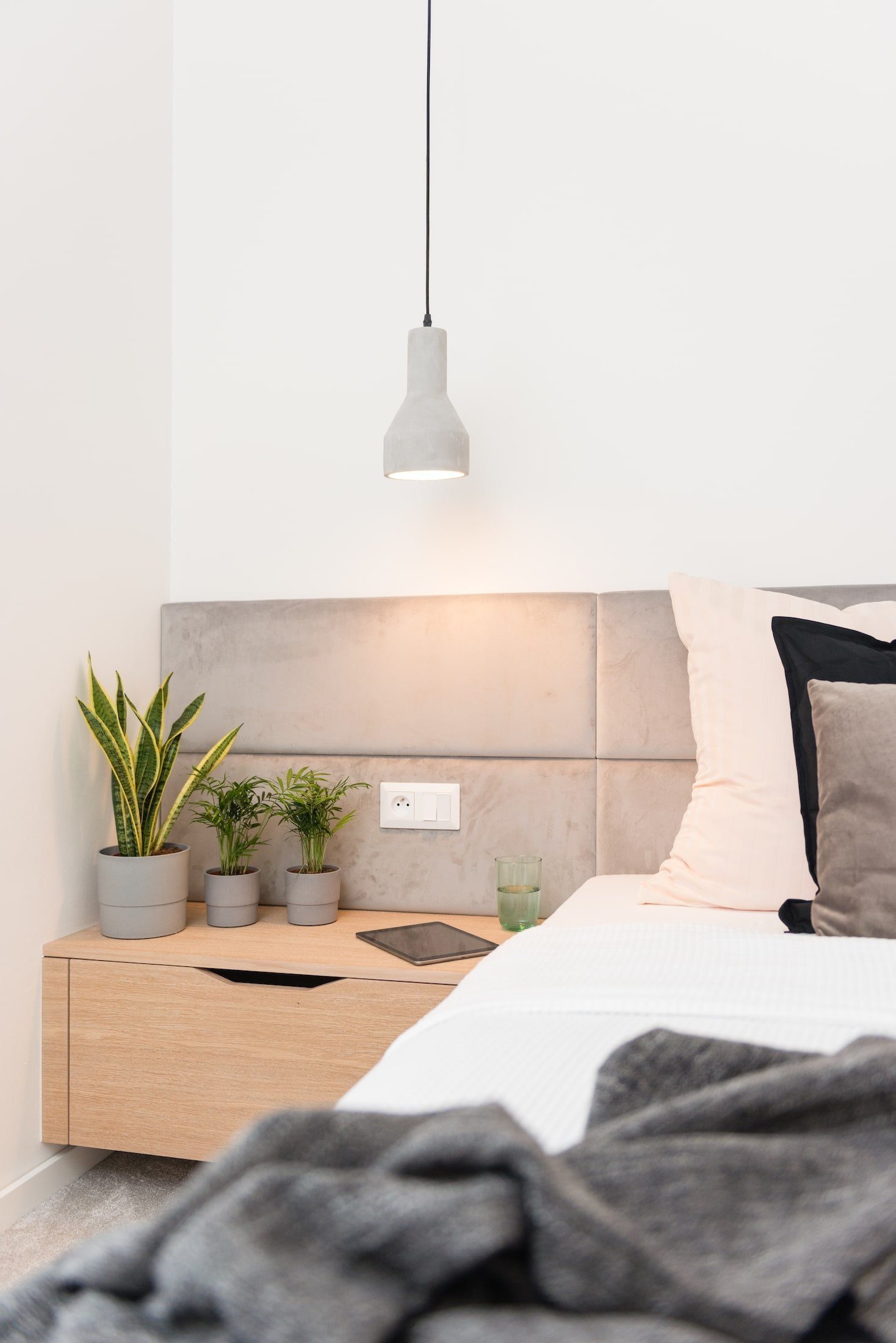 Interiér bytu mladé manažerky bez zbytečné romantiky a provokace