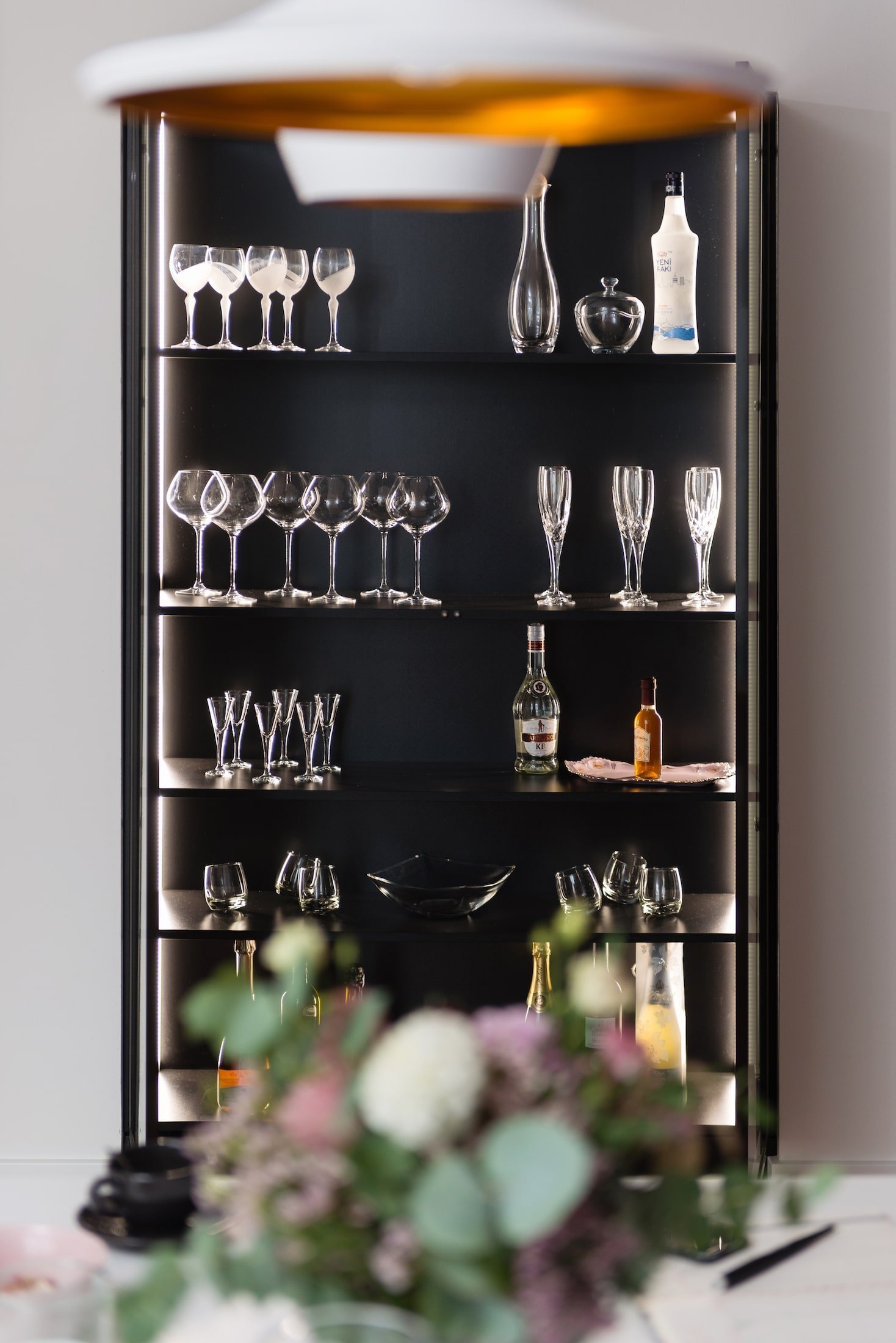 Interiér bytu mladé manažerky bez zbytečné romantiky a provokace