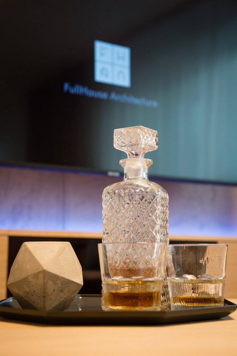 Interiér bytu mladé manažerky bez zbytečné romantiky a provokace