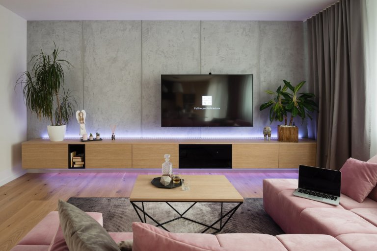 Interiér bytu mladé manažerky bez zbytečné romantiky a provokace